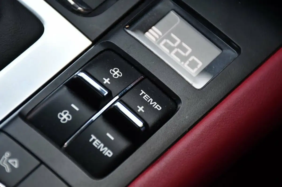 2015-porsche-macan-36-turbo-big-38