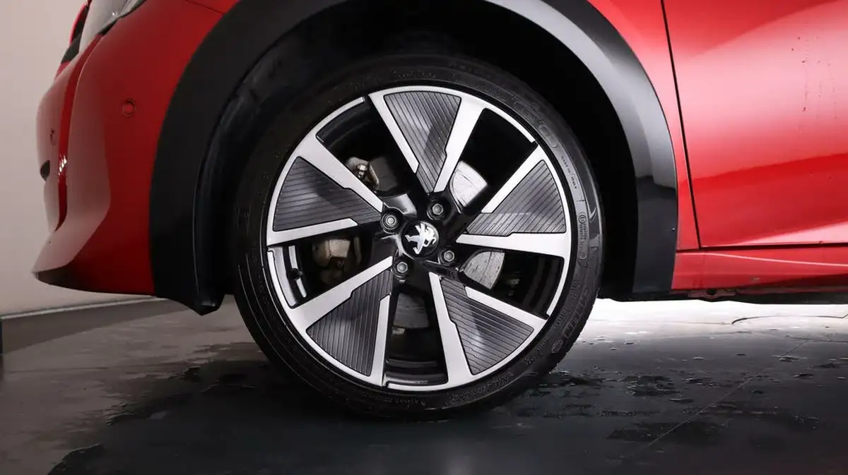 2022-peugeot-208-e-gt-136bhp-50kwh-big-16