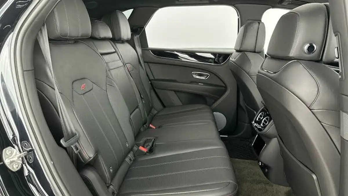 2022-bentley-bentayga-40-v8-big-19