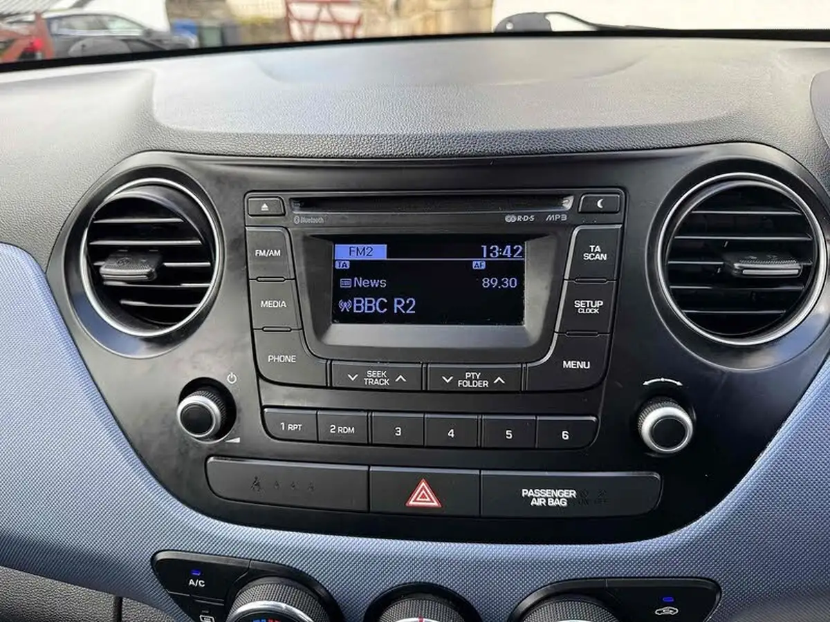 2014-hyundai-i10-12-premium-big-10