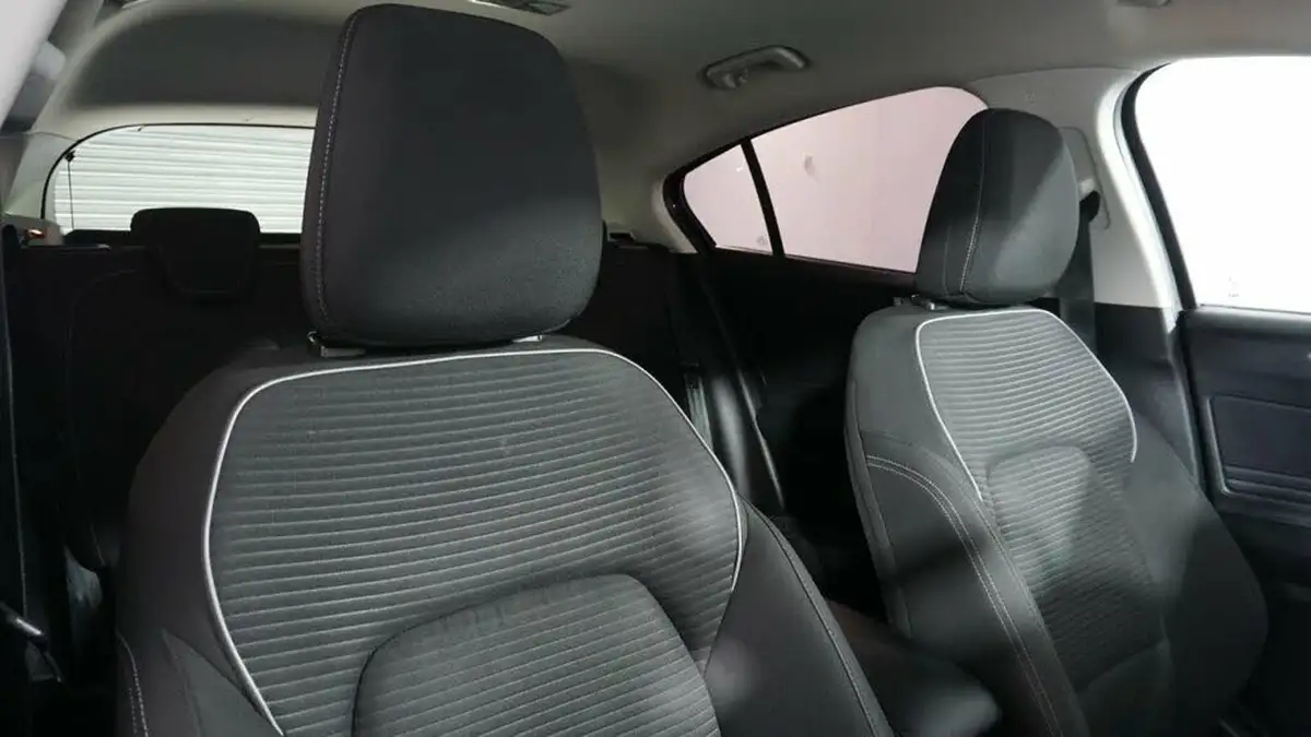 2021-ford-focus-15-titanium-edition-hatchback-big-9