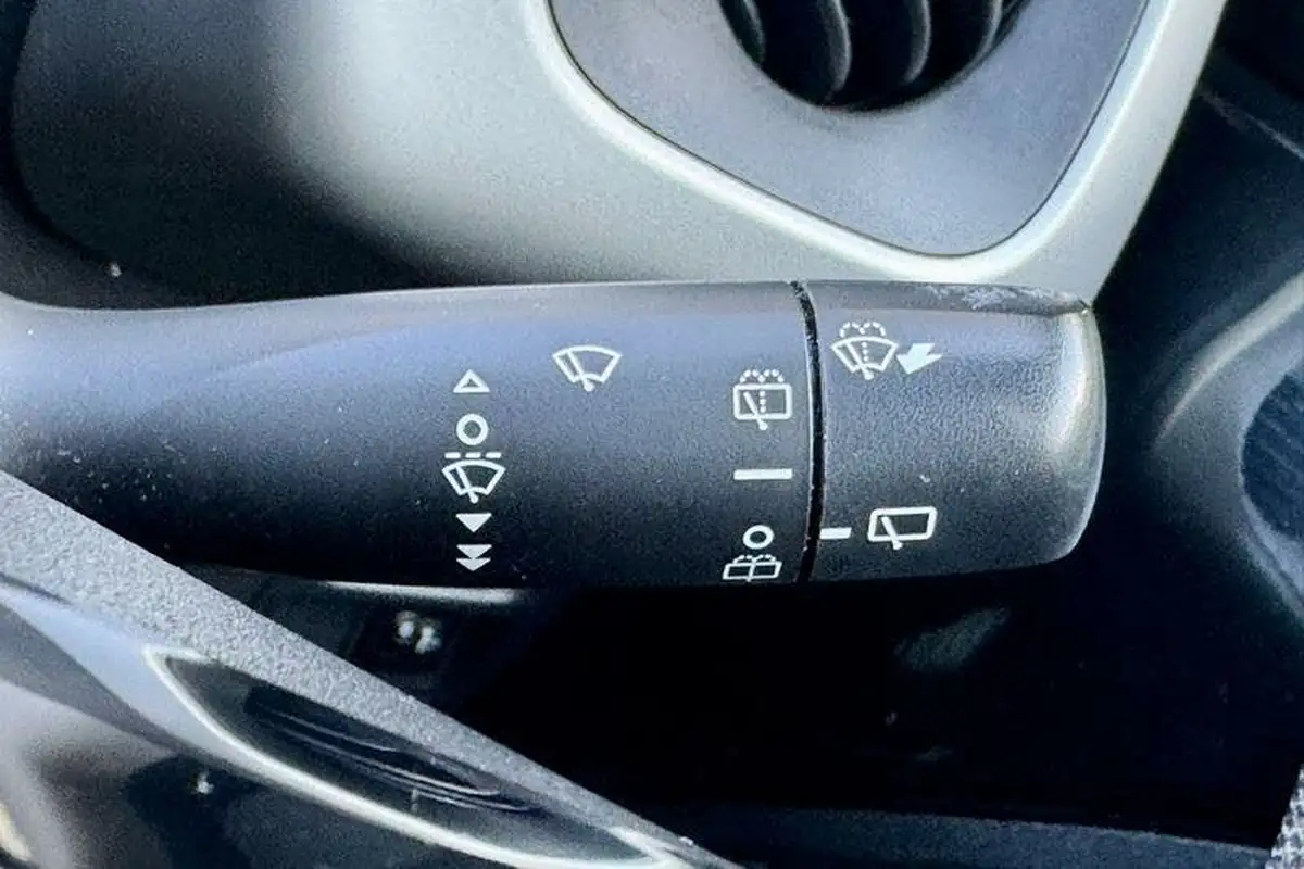 2018-citroen-c1-12-puretech-airscape-flair-big-14