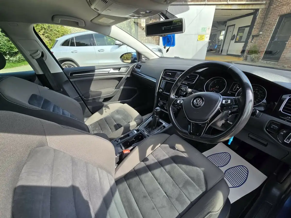 2013-volkswagen-golf-20tdi-gt-ss-hatchback-5d-big-8
