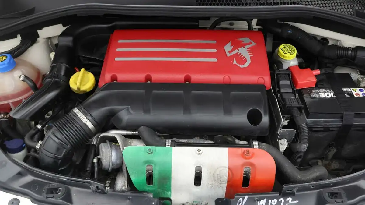 2017-abarth-595-14-tjet-big-18