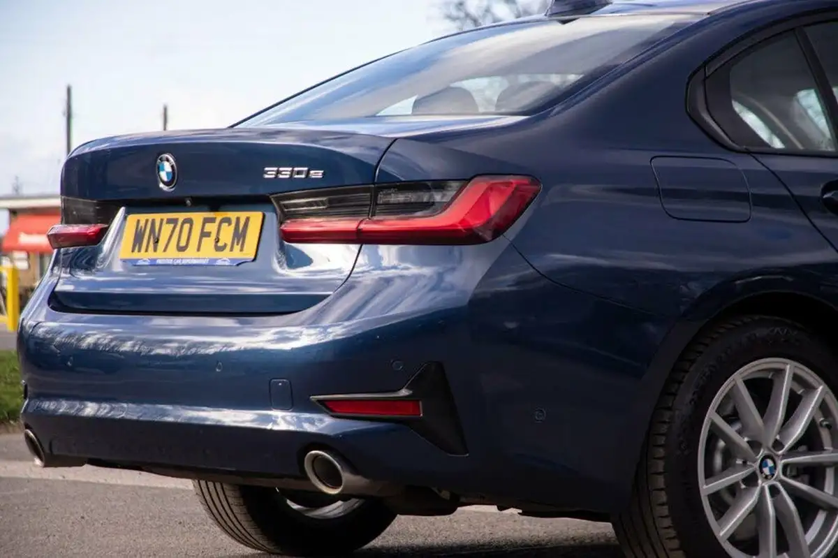 2020-bmw-3-series-20-330e-se-pro-saloon-4d-big-42