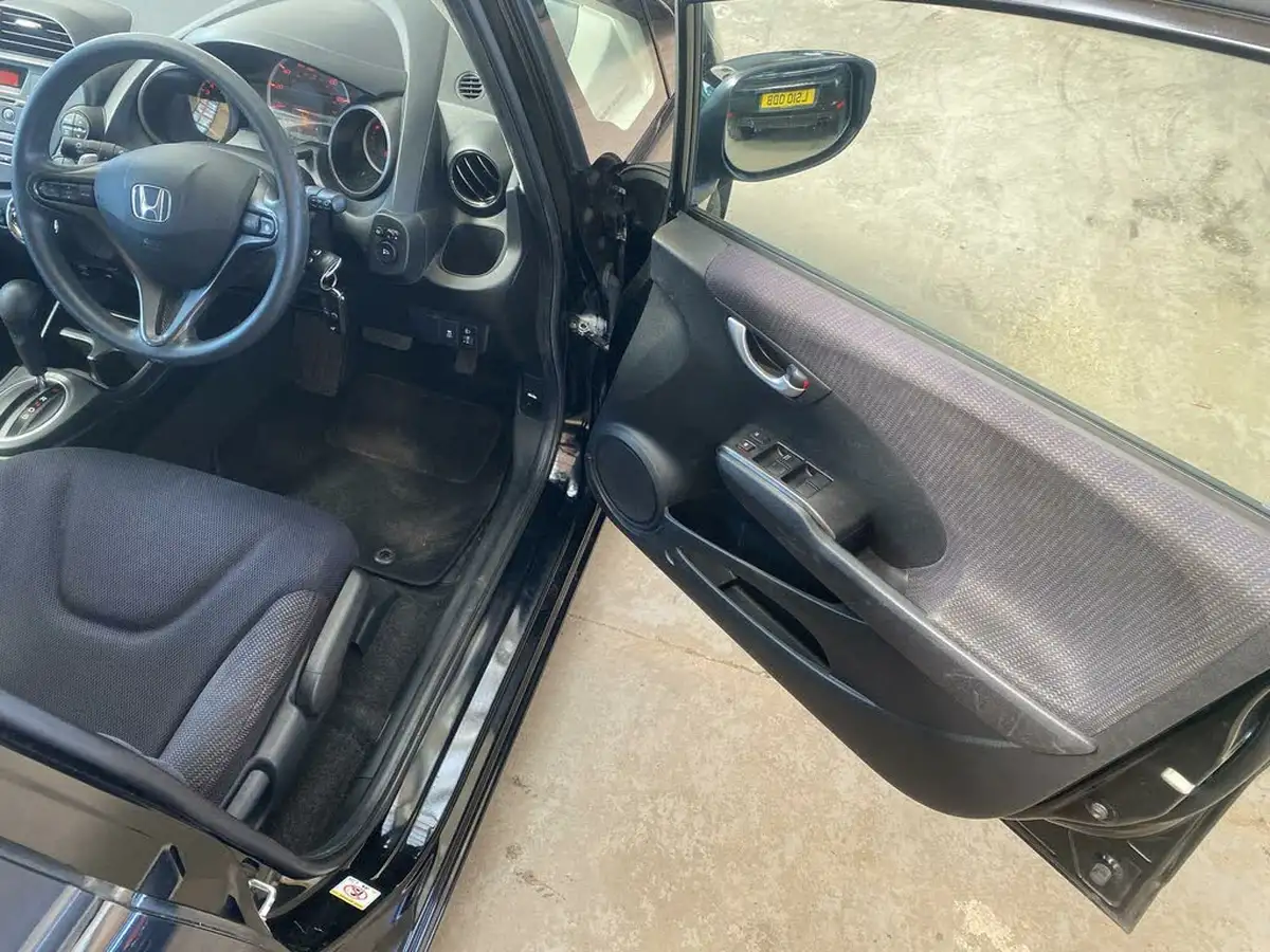 2012-honda-jazz-14-es-cvt-big-14