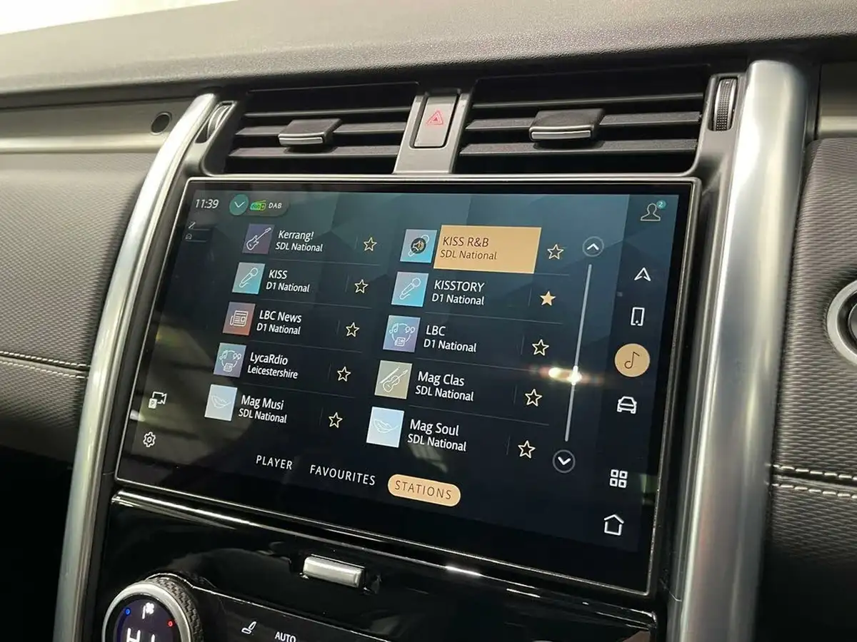 2021-land-rover-discovery-30-d300-r-dynamic-hse-big-16