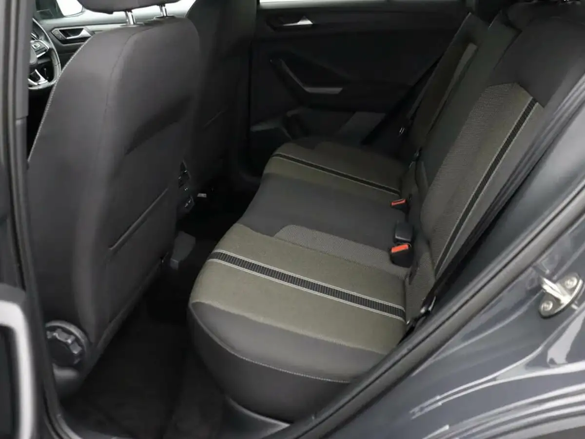 2021-volkswagen-t-roc-15-tsi-black-edition-big-10