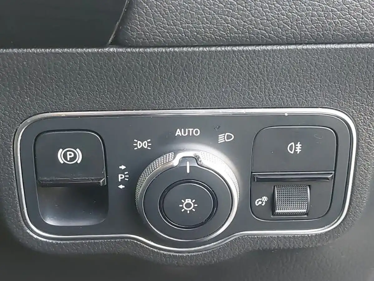 2019-mercedes-benz-b-class-13-b180-amg-line-7g-dct-big-11