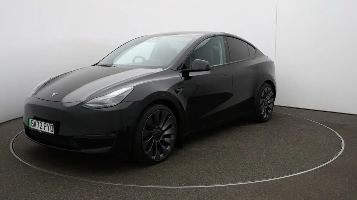 2023-tesla-model-y-e-performance-big-3