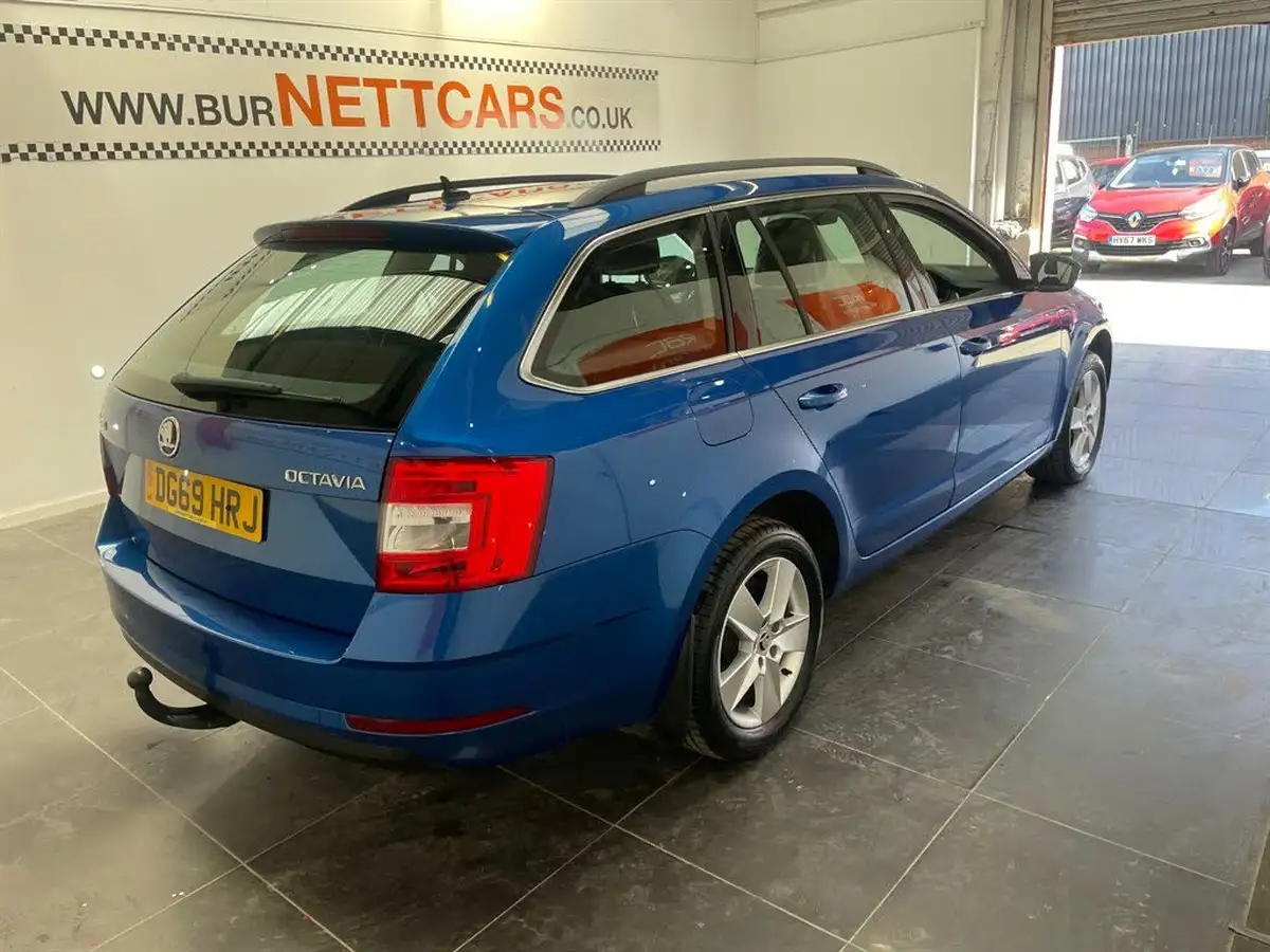 2019-skoda-octavia-16tdi-se-technology-estate-big-8