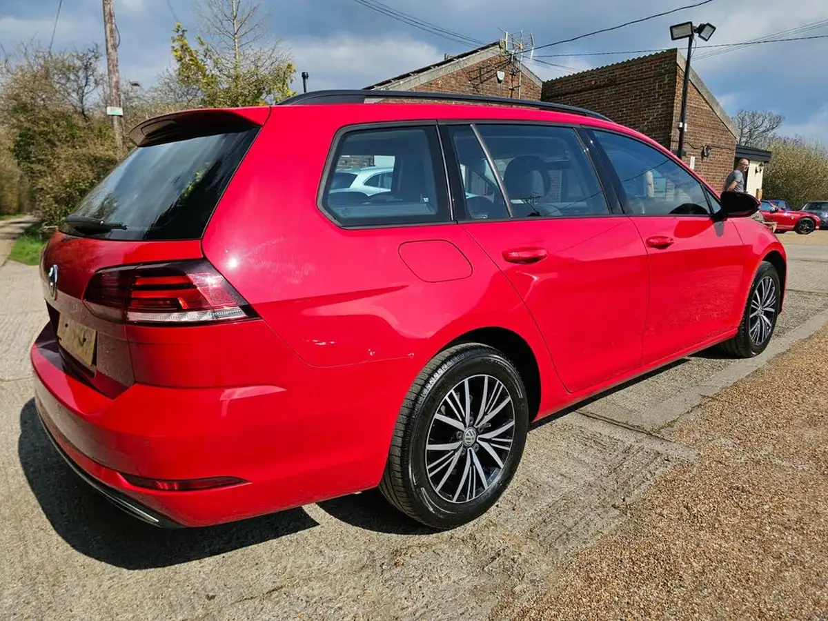 2019-volkswagen-golf-20tdi-se-estate-5d-dsg-big-5