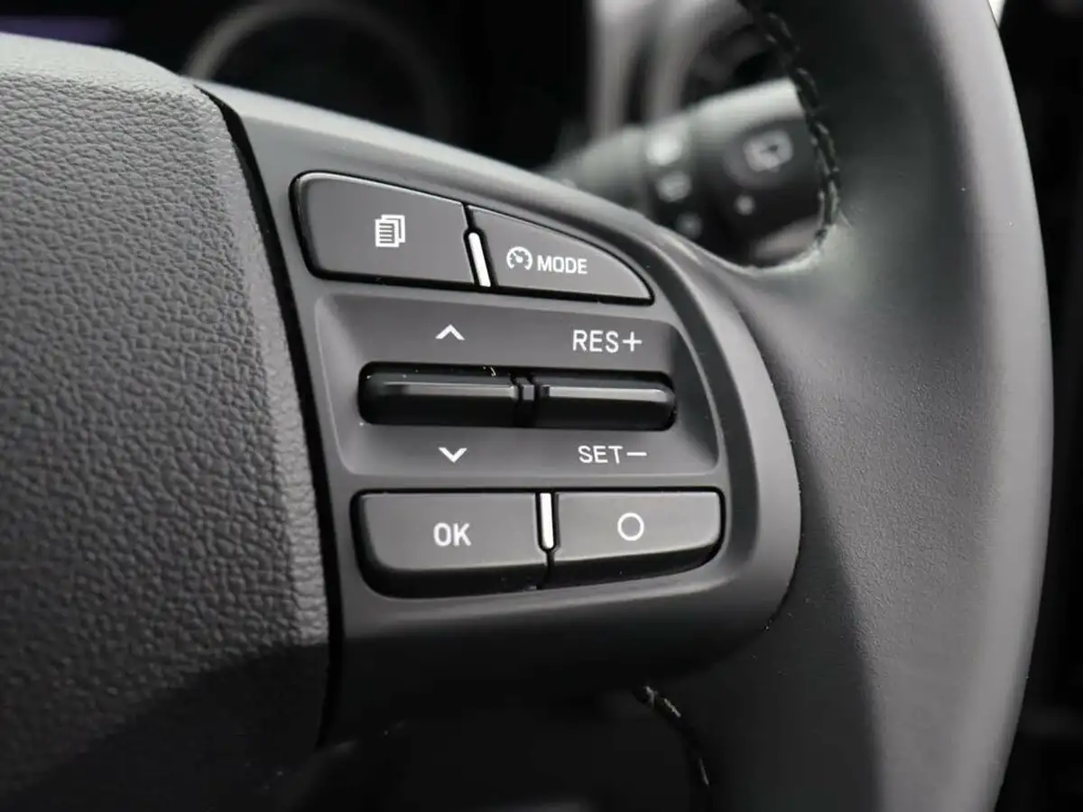 2022-hyundai-i10-12-se-connect-big-16