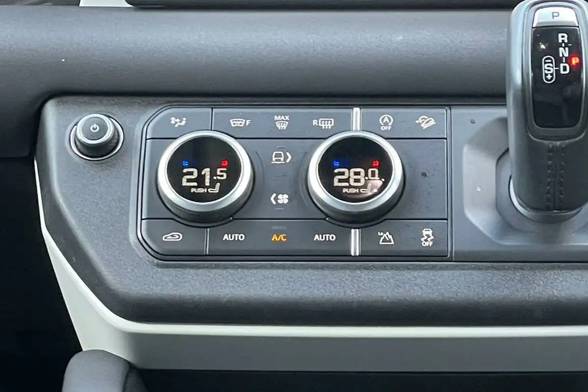 2023-land-rover-90-defender-30-d250-hard-top-se-90-2997cc-big-14