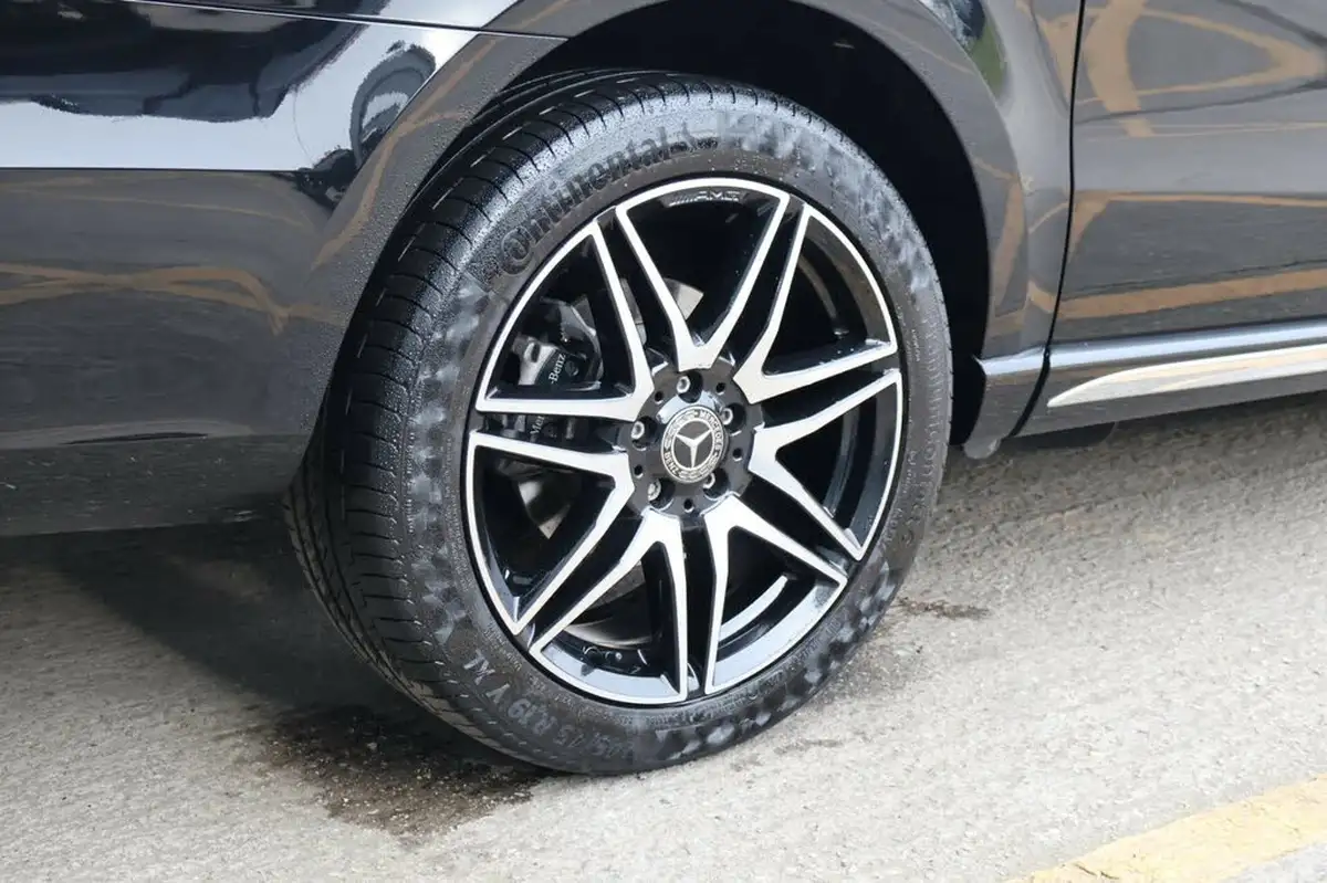 2023-mercedes-benz-v-class-20d-v220d-amg-line-long-big-17