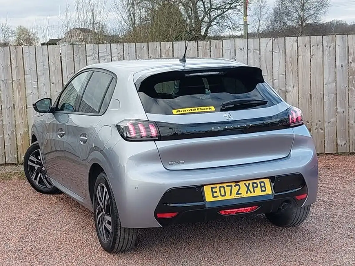 2023-peugeot-208-12-puretech-allure-premium-100ps-eat8-big-1