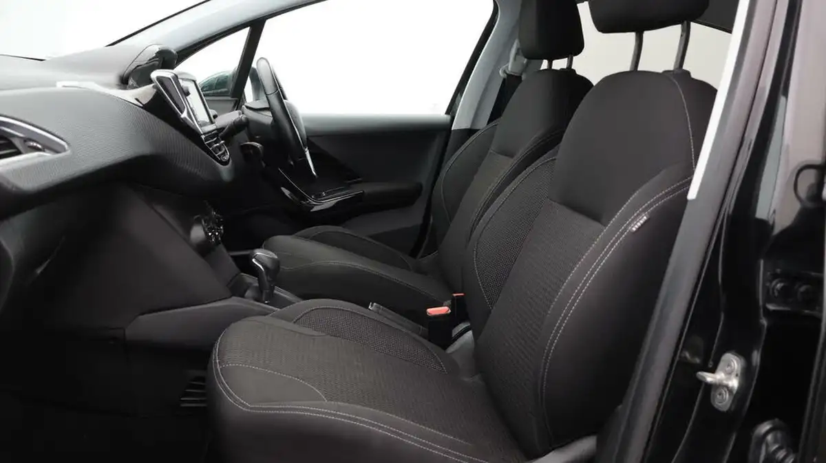 2017-peugeot-208-12-puretech-allure-110bhp-ss-5d-eat6-big-14