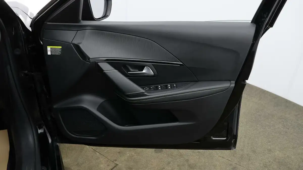 2020-peugeot-208-e-gt-big-14