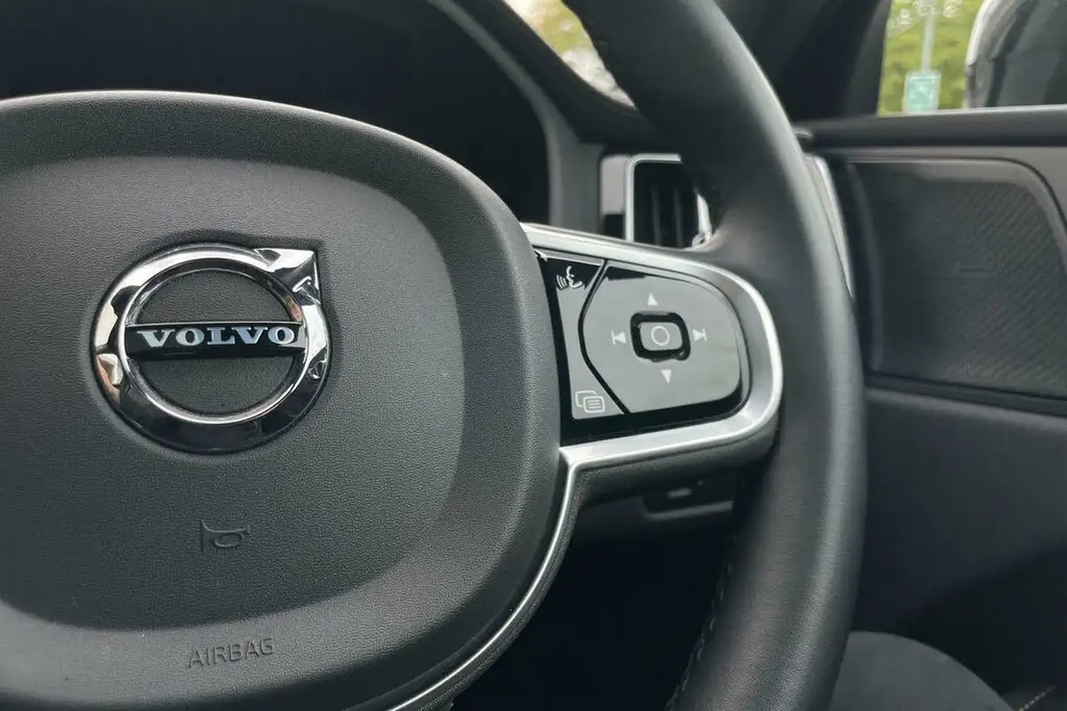 2022-volvo-xc60-20td-b4-r-design-pro-big-35