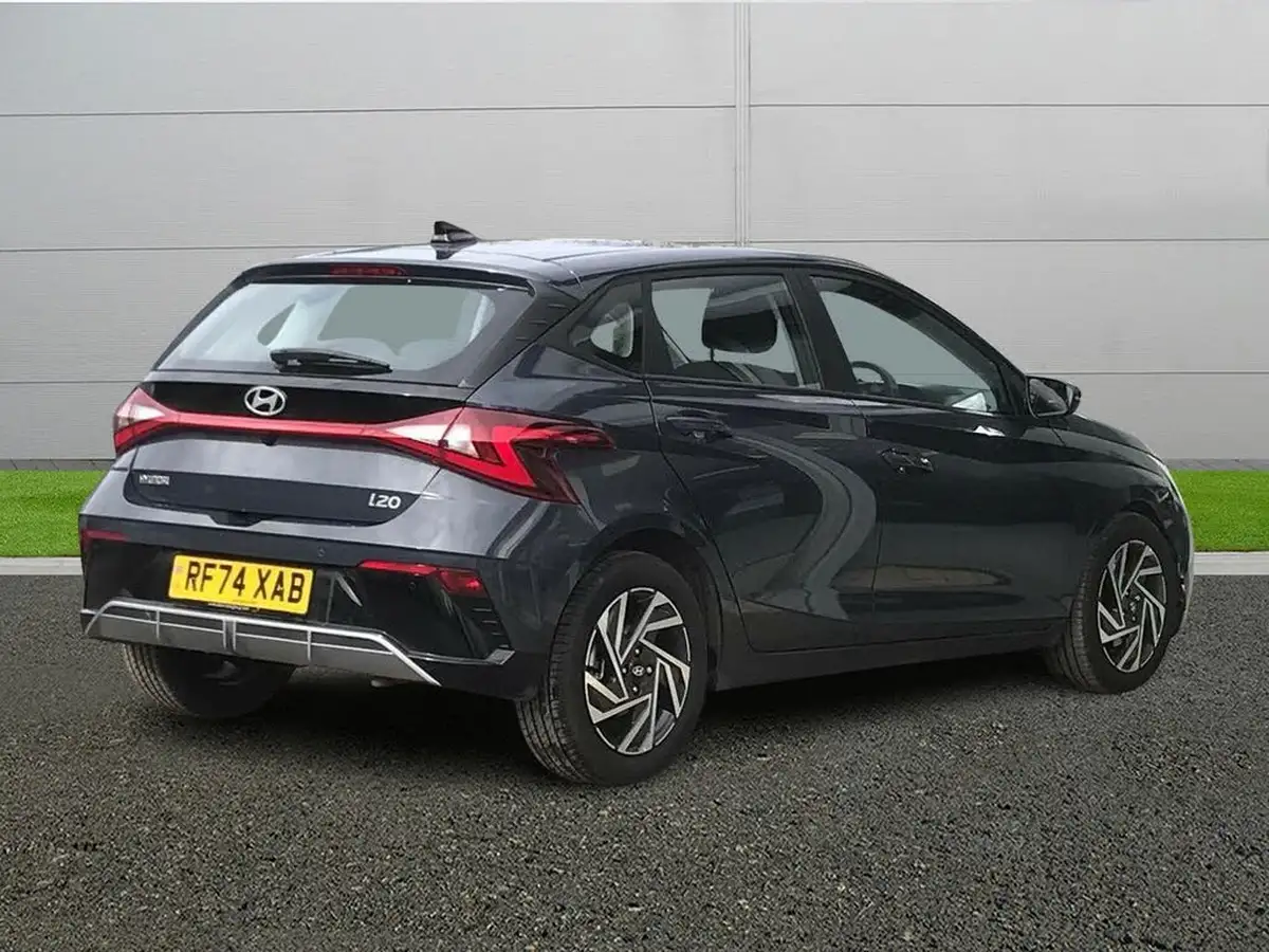 2025-hyundai-i20-10-t-gdi-advance-dct-big-6