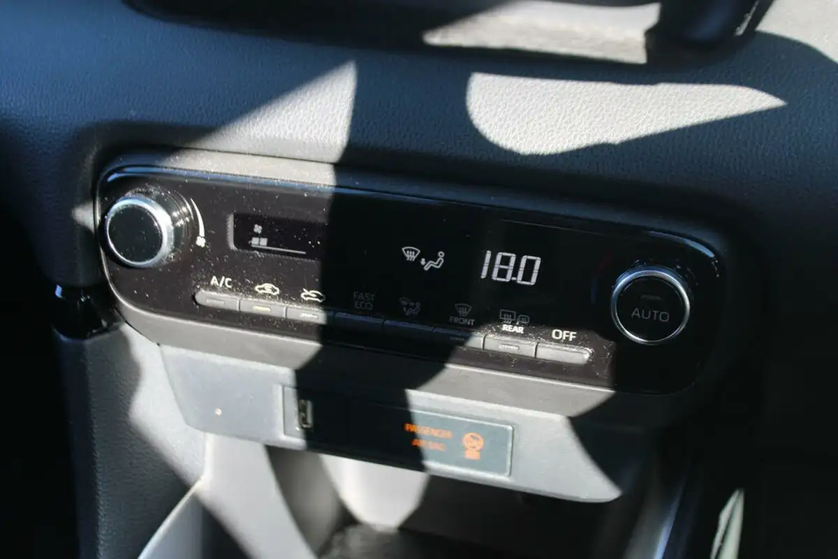 2022-toyota-yaris-15-vvt-i-design-big-19