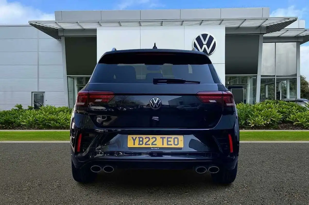 2022-volkswagen-t-roc-20-tsi-r-big-8