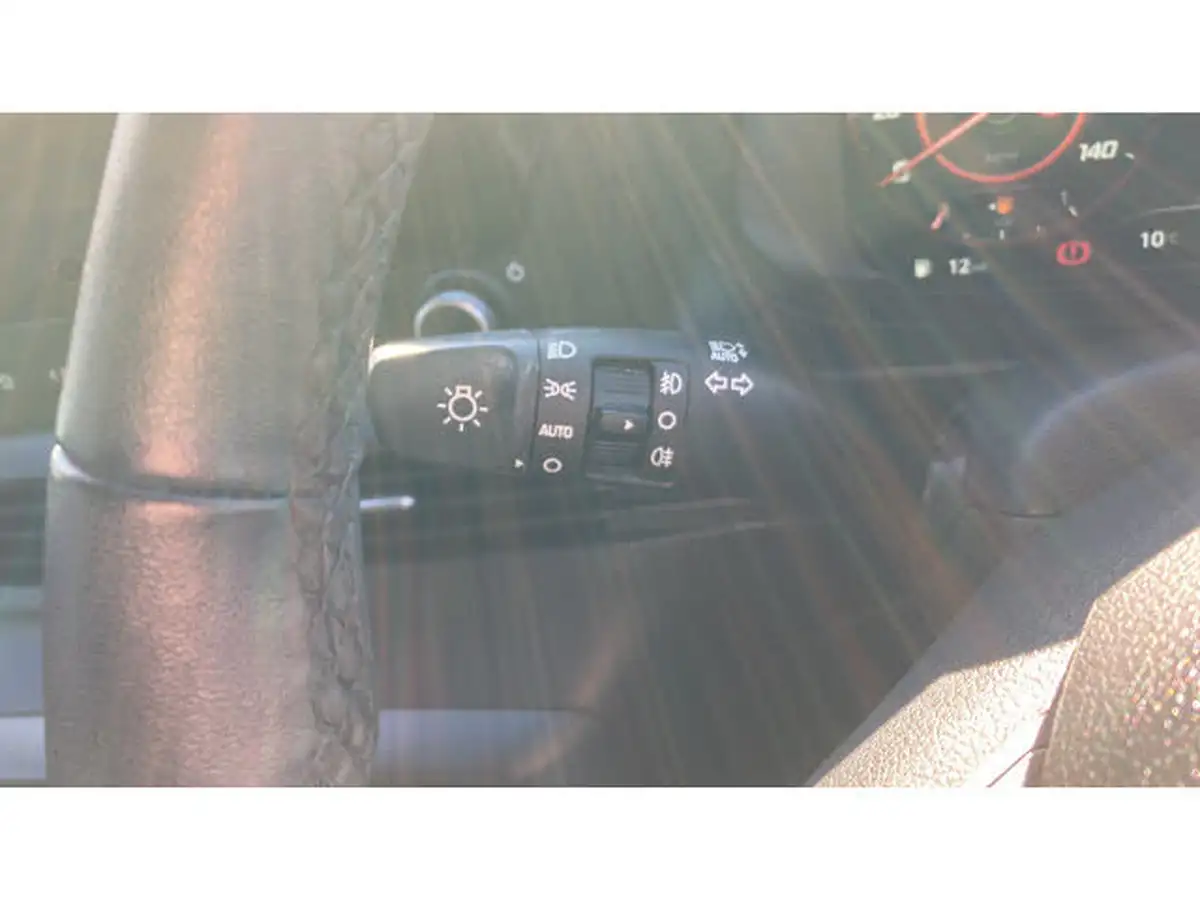 2022-hyundai-i20-10-t-gdi-premium-eclutch-imt-big-23