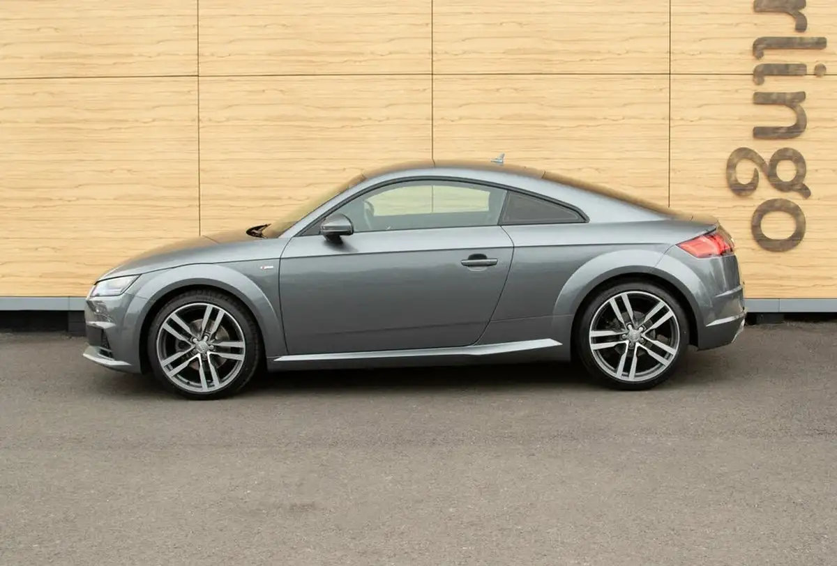 2018-audi-tt-coupe-18-tfsi-s-line-big-12