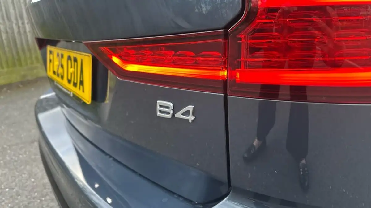 2025-volvo-v60-20-b4-plus-station-wagon-big-38