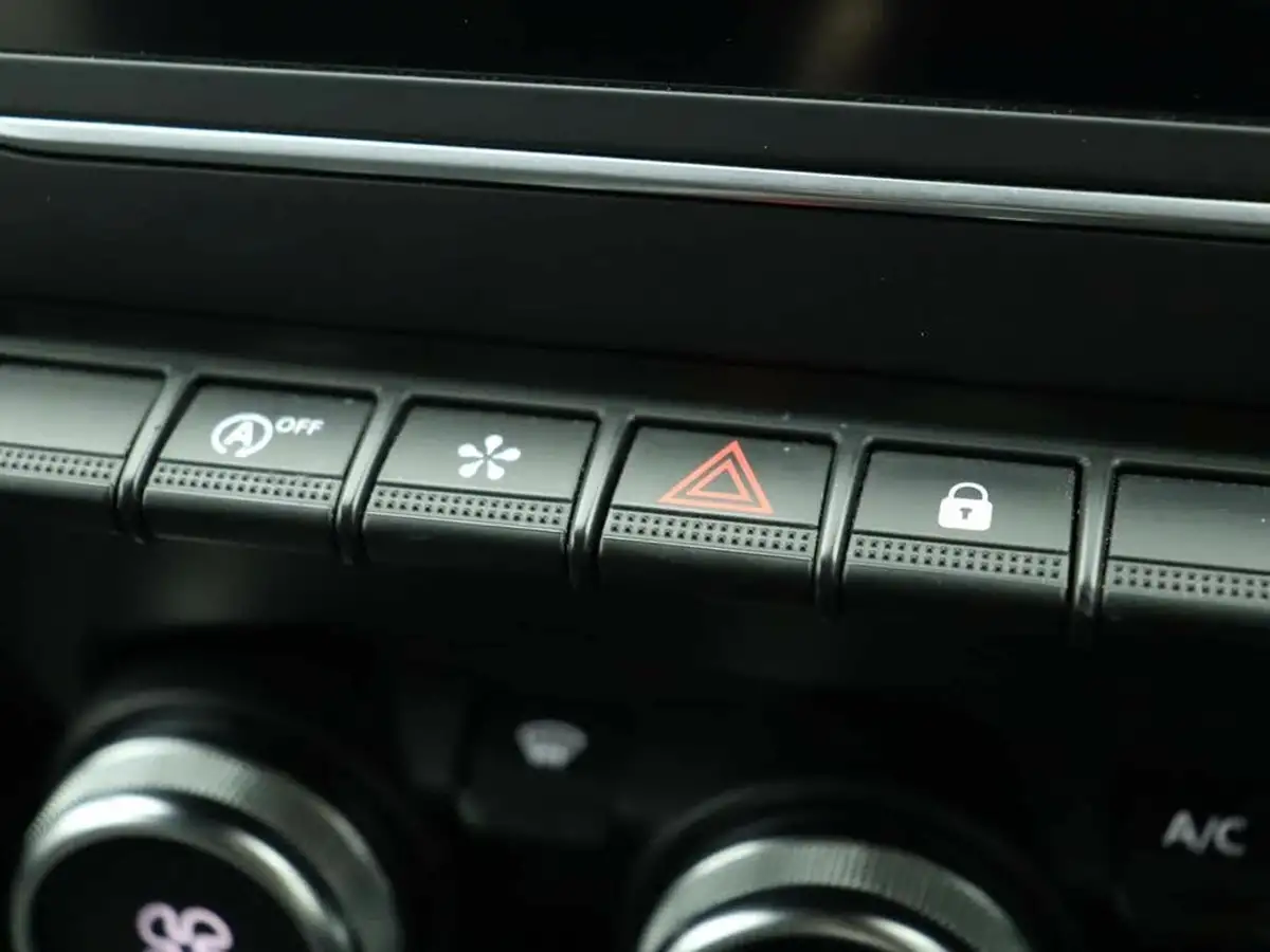 2022-renault-clio-10-tce-techno-big-37