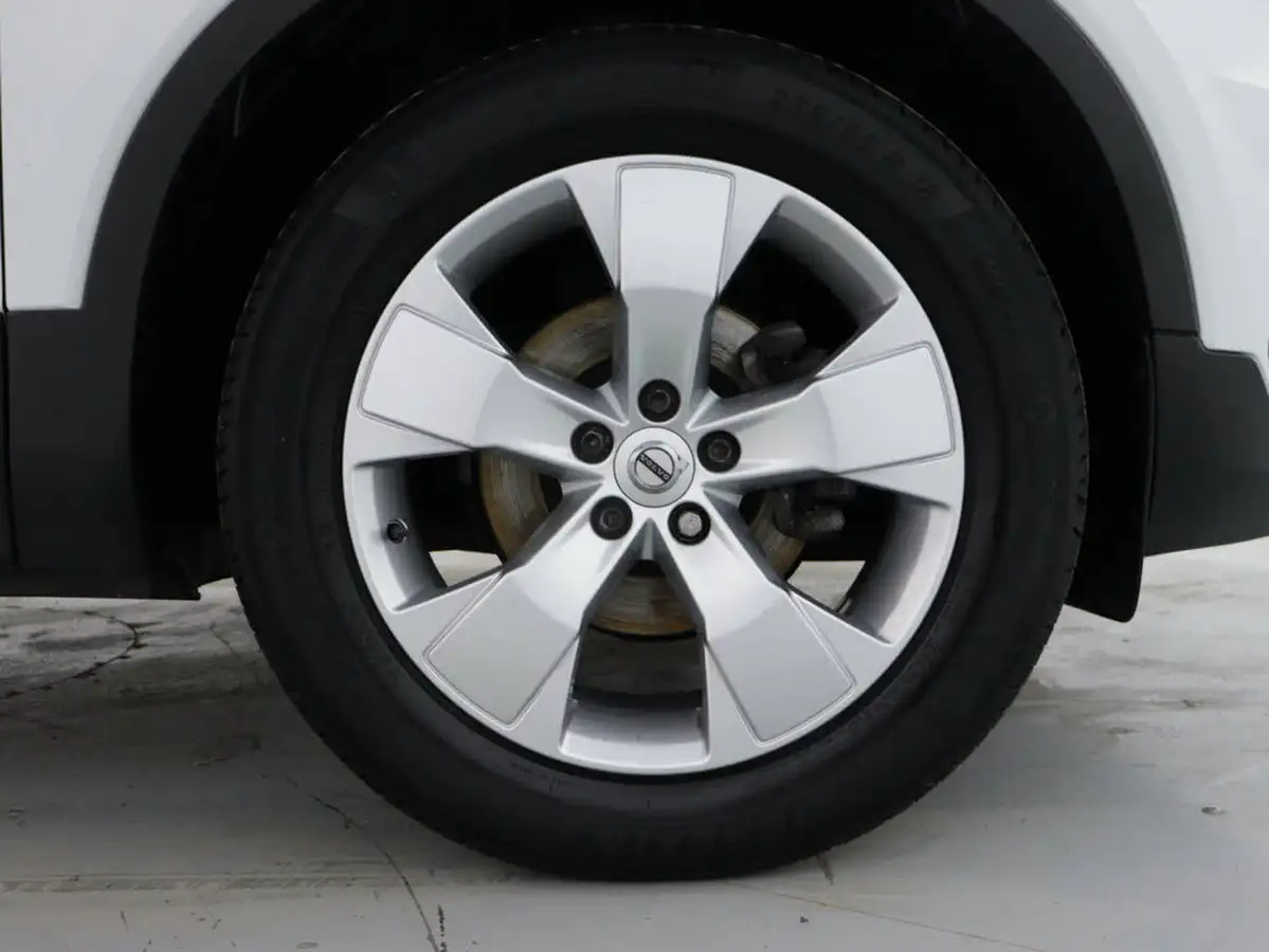 2020-volvo-xc40-15-t3-momentum-big-9