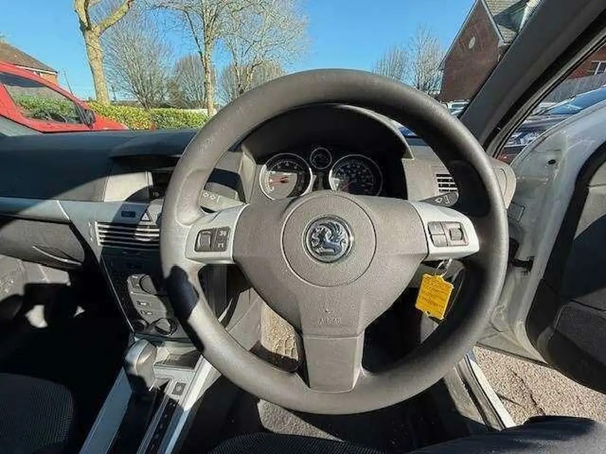 2009-vauxhall-astra-18-club-16v-vvt-140ps-hatchback-auto-big-16