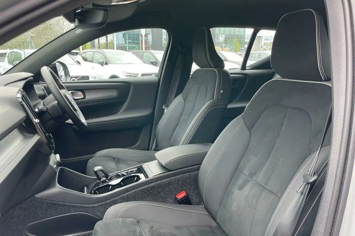 2024-volvo-xc40-20-b4-plus-big-26