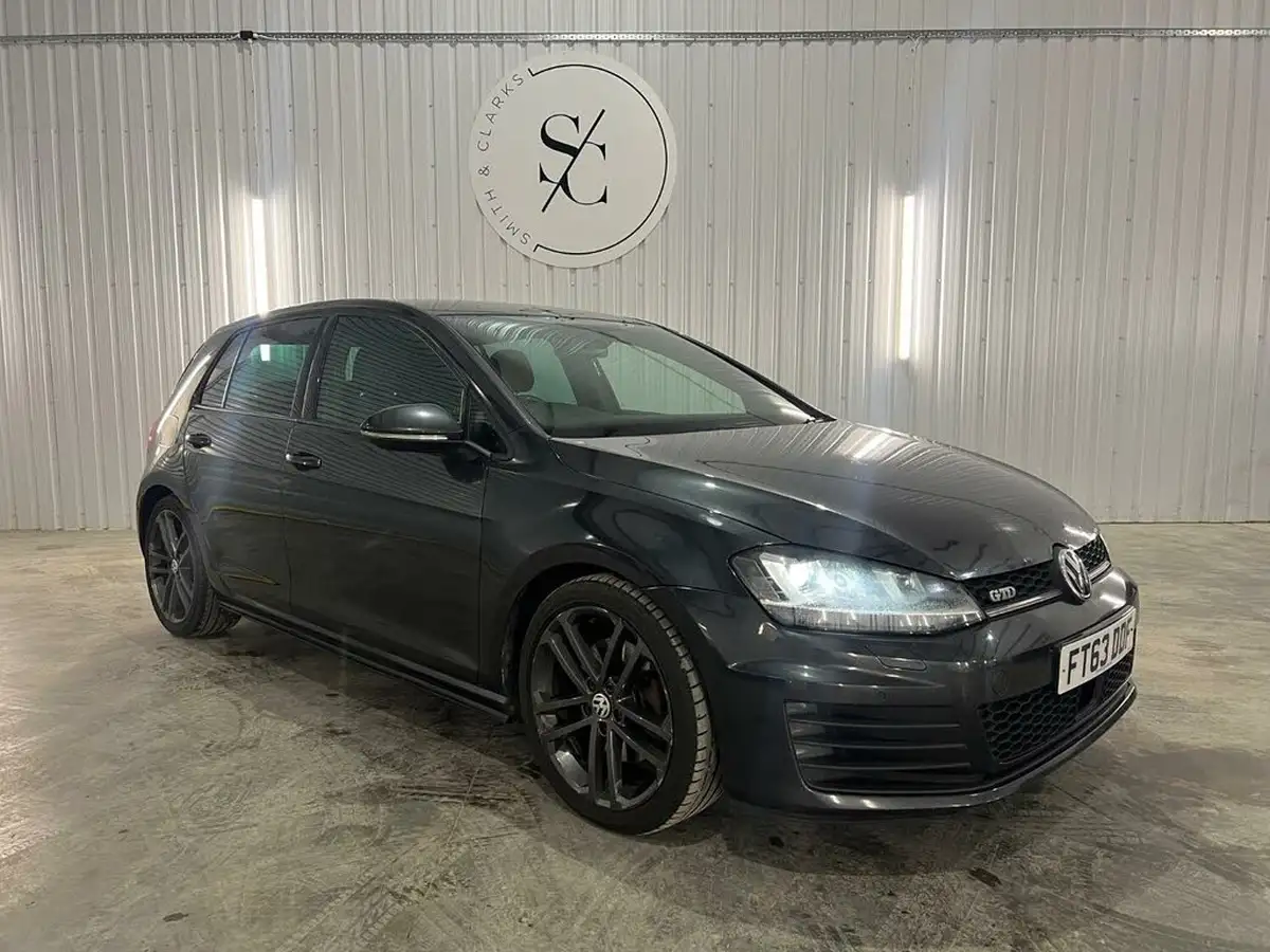 2013-volkswagen-golf-20tdi-gtd-5d-big-0