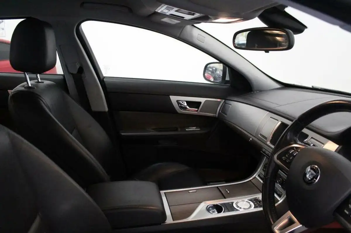 2015-jaguar-xf-22td-luxury-200ps-saloon-4d-big-22