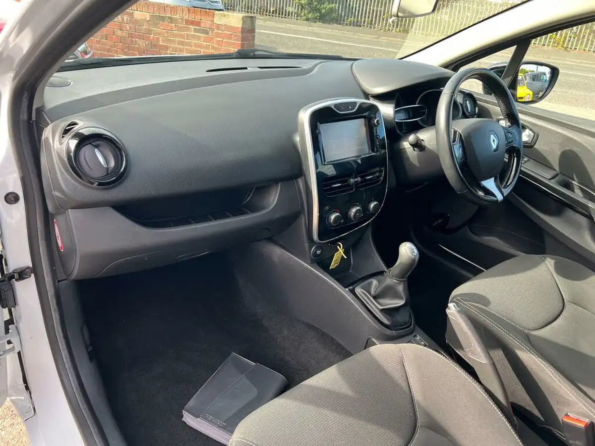 2015-renault-clio-12-dynamique-nav-big-15