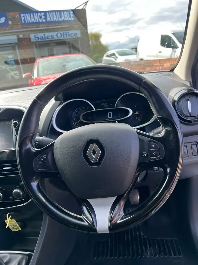 2015-renault-clio-12-dynamique-nav-big-11