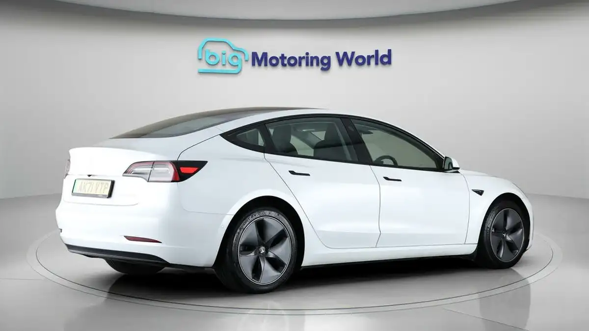 2021-tesla-model-3-e-long-range-awd-big-7