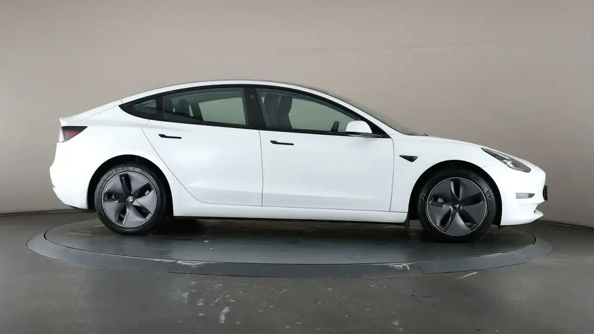 2021-tesla-model-3-e-long-range-awd-big-52