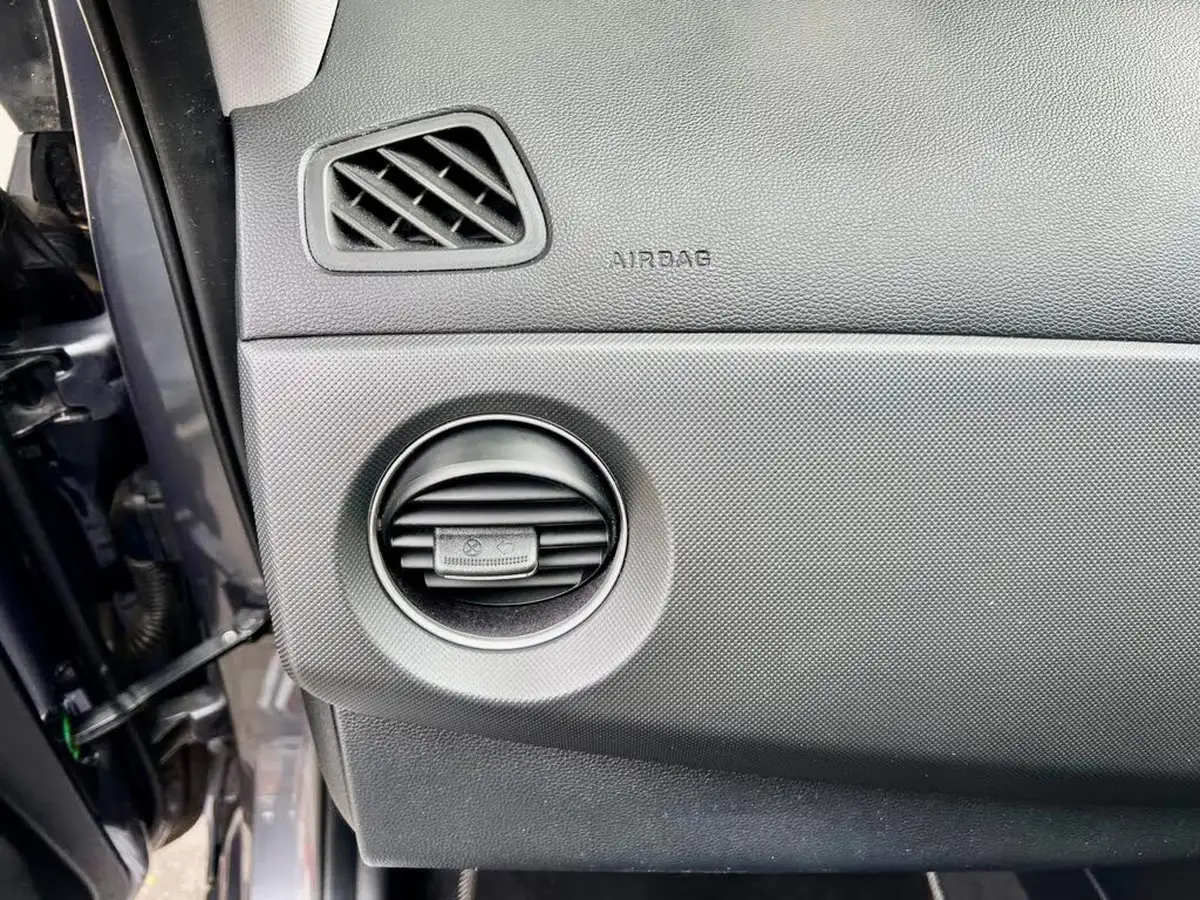 2018-hyundai-i10-10-se-67ps-big-58