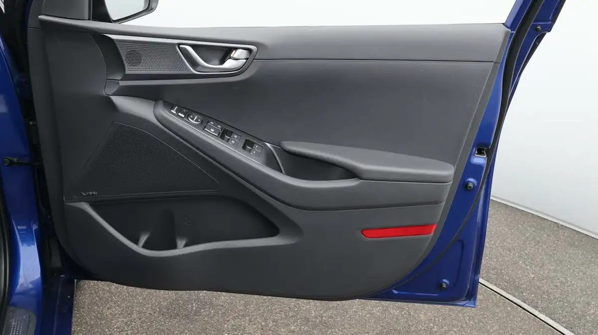 2022-hyundai-ioniq-e-premium-electric-big-15