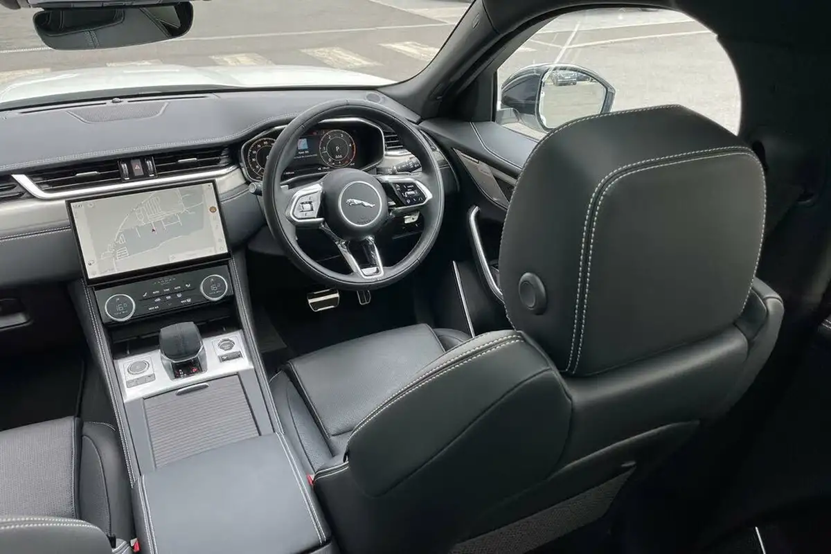 2024-jaguar-f-pace-20-d200-r-dynamic-se-black-90th-anniversary-edition-big-41