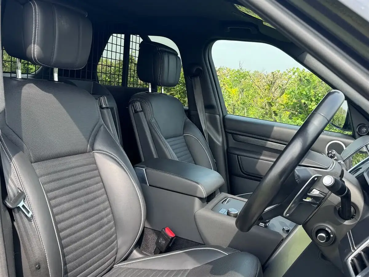 2022-land-rover-discovery-30-d300-commercial-r-dynamic-hse-big-7