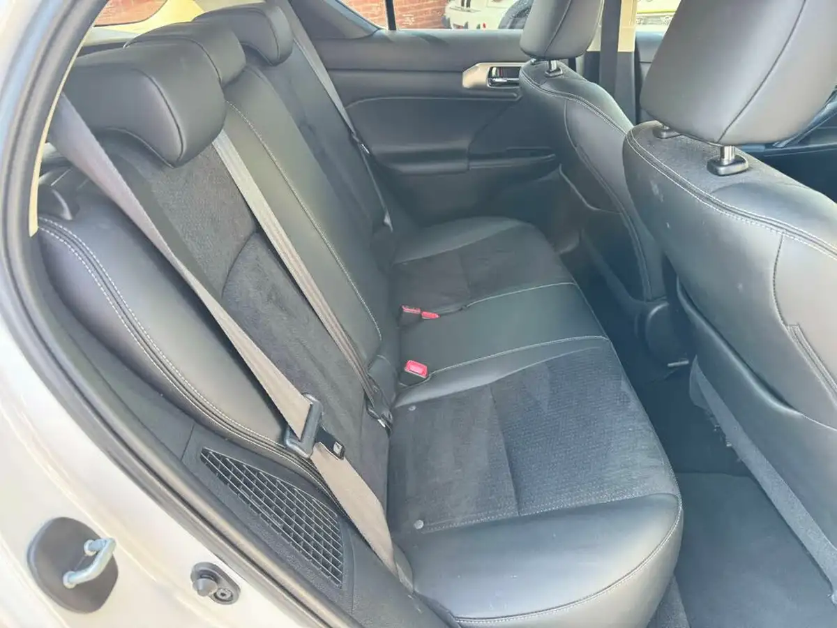 2015-lexus-ct-200h-18-advance-plus-big-19