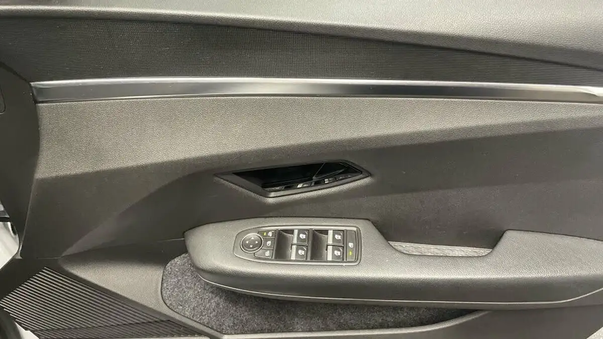 2022-renault-megane-e-tech-e-equilibre-big-23