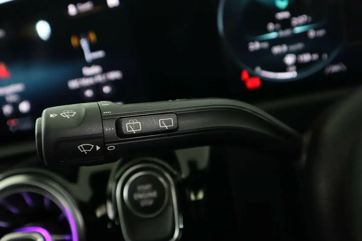 2021-mercedes-benz-a-class-13-a250e-amg-line-premium-plus-hatchback-5d-big-15