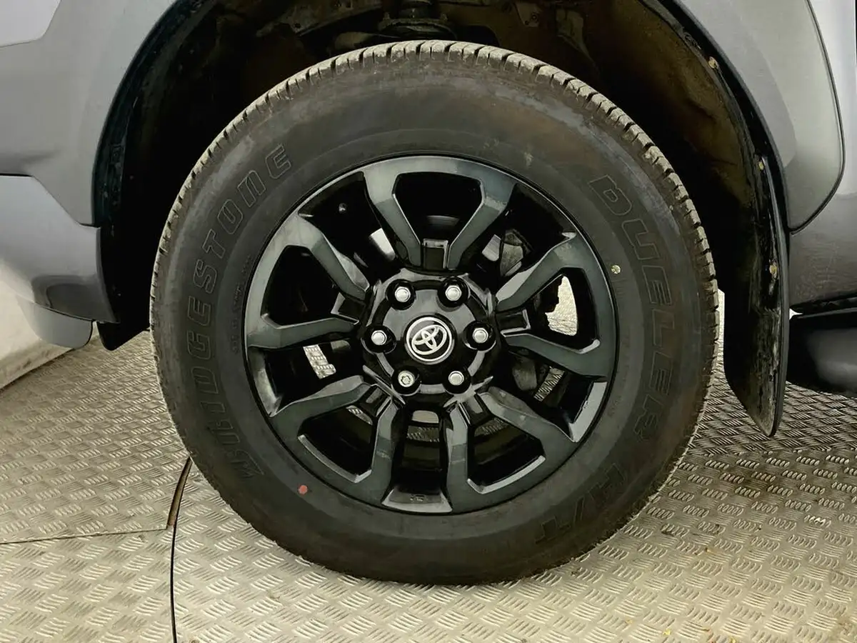 2021-toyota-hi-lux-28d-4d-invincible-x-at35-204hpeu6dt-e-big-10