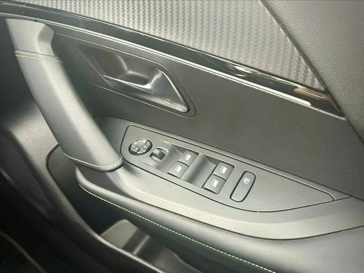 2024-peugeot-2008-suv-12-puretech-gt-130ps-eat8-big-24