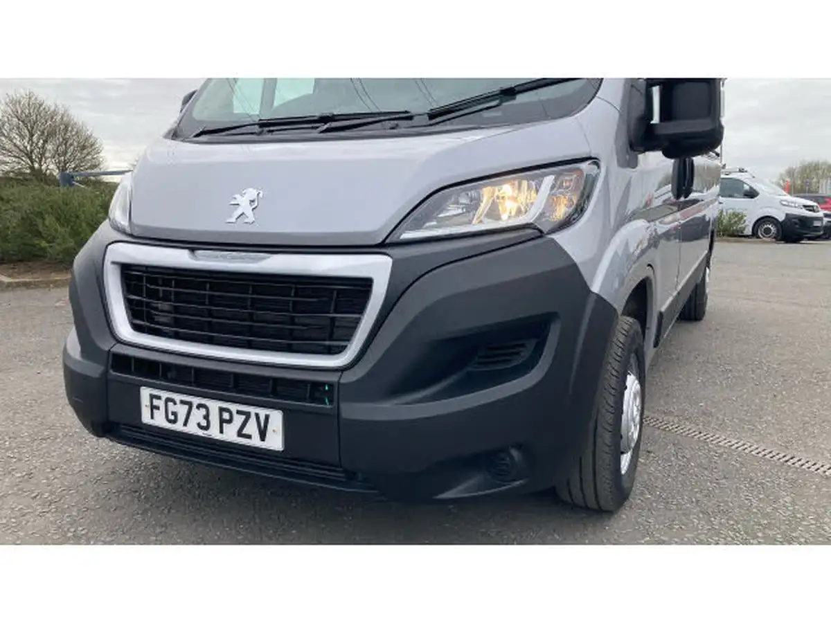 2023-peugeot-boxer-22-bluehdi-professional-premium-335-l3h2-panel-big-23