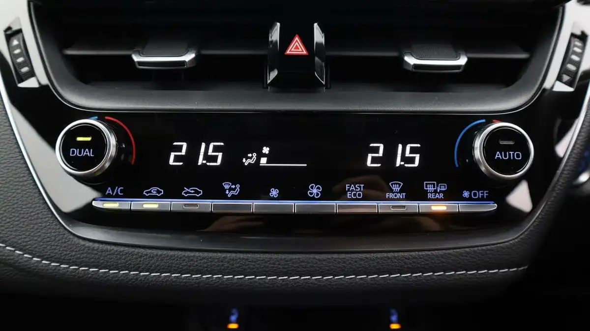 2022-toyota-corolla-18-vvt-i-icon-tech-trk-hatchback-5d-big-12